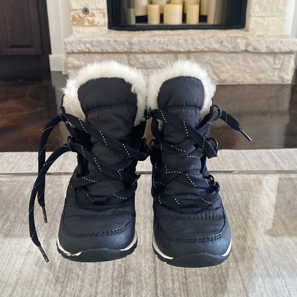 Sorel kids snow boots size 3US